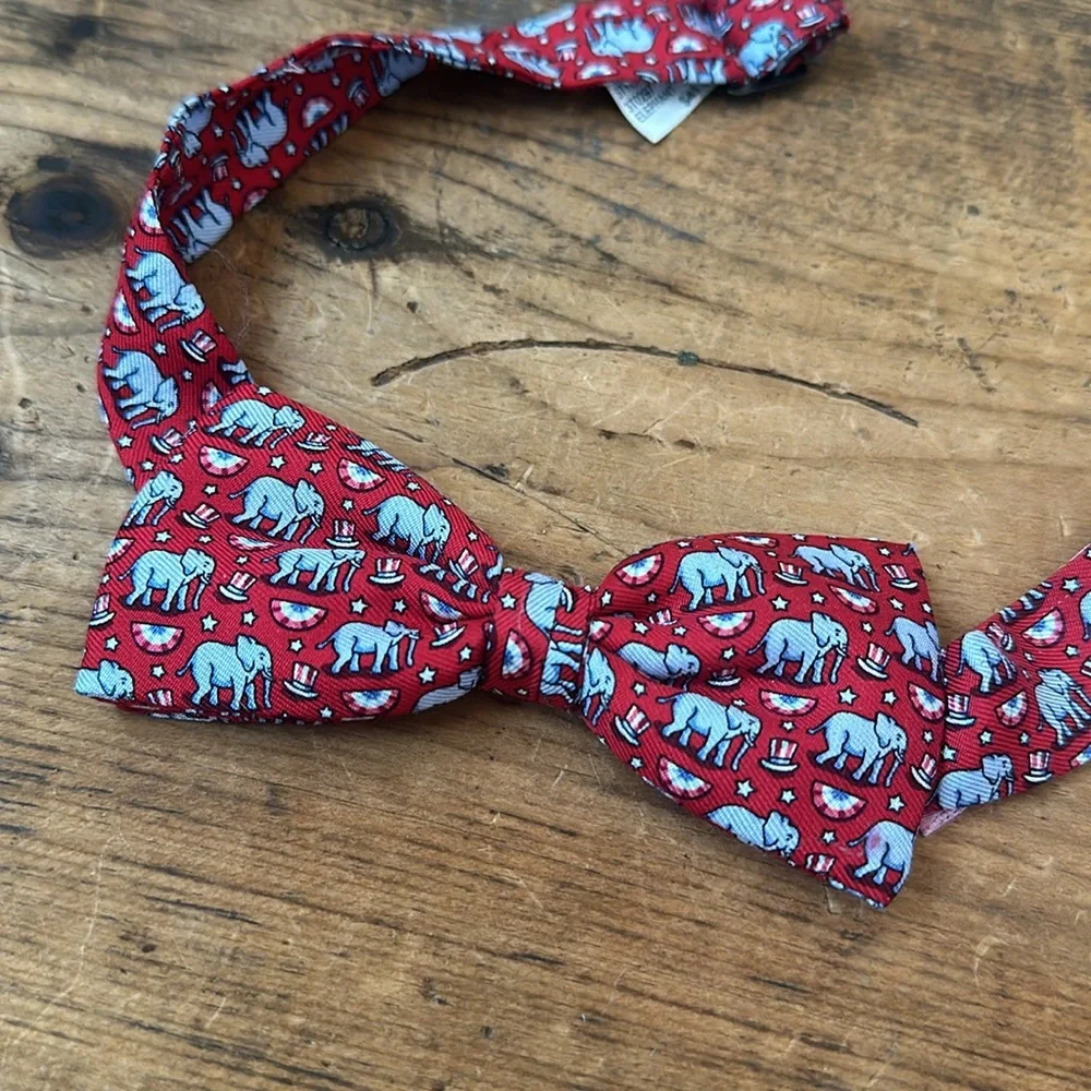 NEW Vineyard Vines Boys Bow Tie - Elephant Red White Blue Silk Pre Tied NWT